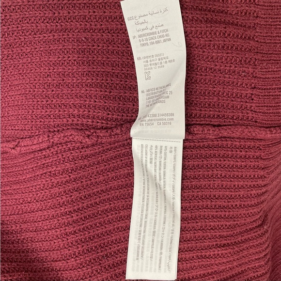 Hollister Sweater - Picture 12 of 12